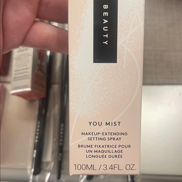 Charlotte Tilbury Makeup Brush Set with Eyeshadow Palette - Picture 7 of 7